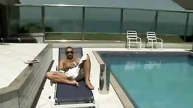 Brasiliano gay scopato da due indios