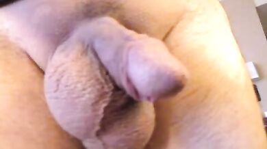 Sessantenne ci offre in visione il suo pisello gay