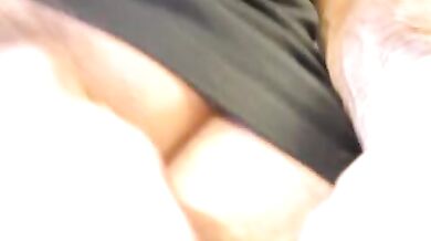 Sessantenne ci offre in visione il suo pisello gay