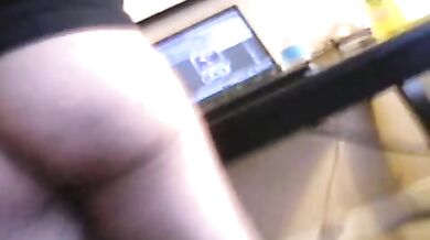 Sessantenne ci offre in visione il suo pisello gay