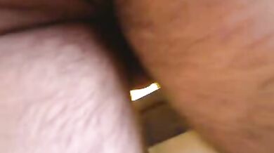 Sessantenne ci offre in visione il suo pisello gay