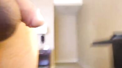 Sessantenne ci offre in visione il suo pisello gay