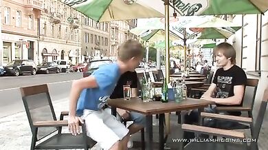 Piccola orgia tra gay giovanissimi