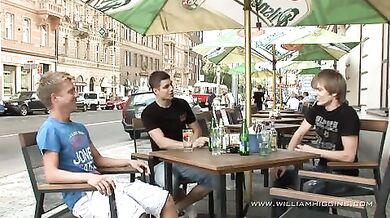 Piccola orgia tra gay giovanissimi