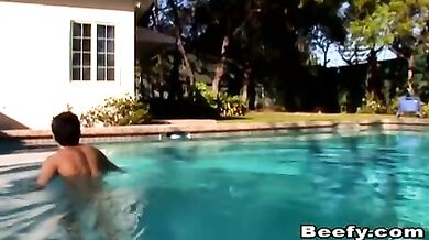 Muscoloso nero glielo mette nel culo