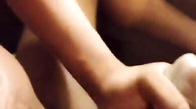 Cazzone nero che eiacula a fontana