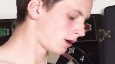 Coppie di fidanzati gay in orgia