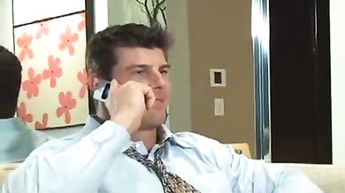 Bel maschio muscoloso si masturba