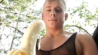 Inculato nel bosco da 2 poliziotti gay