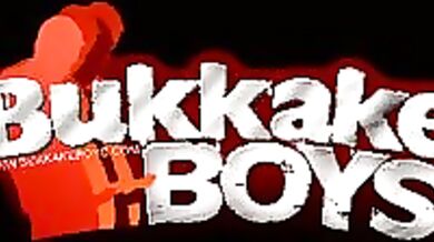 Molti cazzi per giovane gay