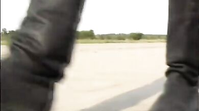 Soldati gay diciottenni si scopano il culo all'aperto