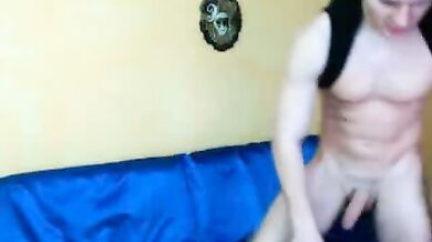 Ragazzo gay cazzuto si esibisce in cam