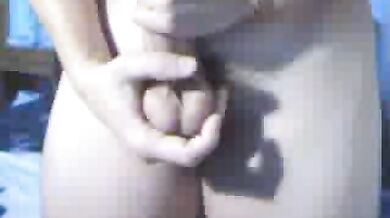 Giovane gay dilettante si sega in cam