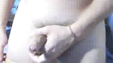 Giovane gay dilettante si sega in cam