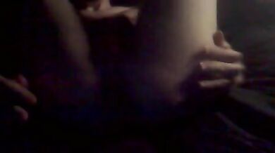 Ragazzo  si masturba al risveglio