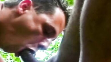 Omosex latini si inculano nella foresta