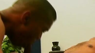 Coppia di eccitati gay mulatti