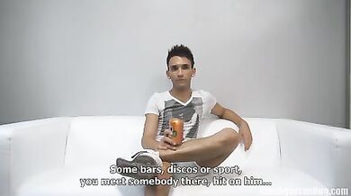 Giovane magro a un provino porno gay