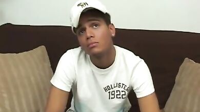 Latino si fa una sega