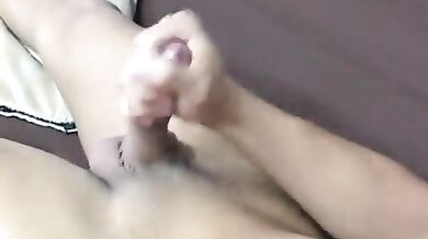 Latino si fa una sega