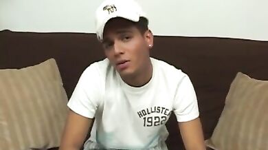 Latino si fa una sega