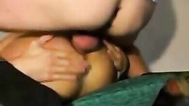 Gli allarga il buco del culo col suo mega cazzo