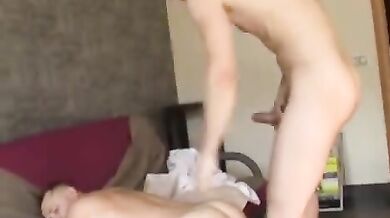 Stalloni tedeschi scopano