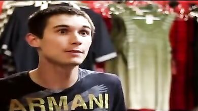 Commesso gay passivo scopato in culo