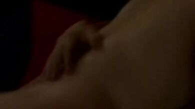 Ragazzo etero si fa succhiare il pisellone da amico gay