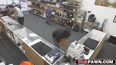 Ladro scopato in bocca e in culo