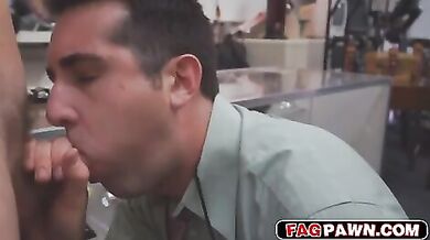 Ladro scopato in bocca e in culo