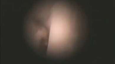 Twink guardone in spiaggia