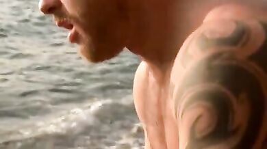 Coppie maschioni gay fanno sesso outdoor