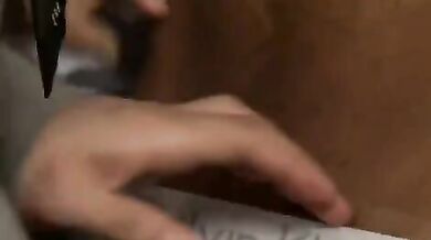 Video giovane gay boy escort che scopa con uomo d'affari