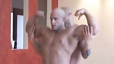 Video porno - coppia maschioni gay dotati