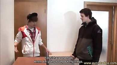 Studenti gay compagni di stanza si fottono
