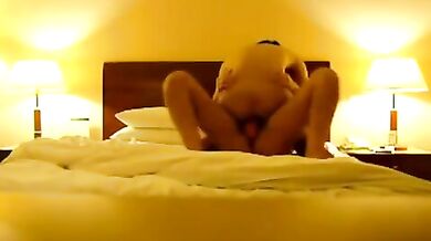 Giovane tailandese inculato da gay italiano