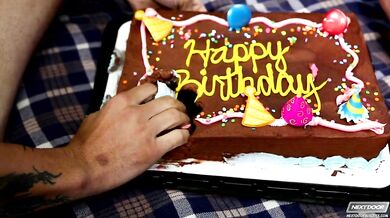 Compleanno gay con orgia