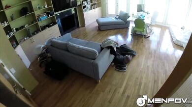 Attivo dotato incula il fidanzato effeminato