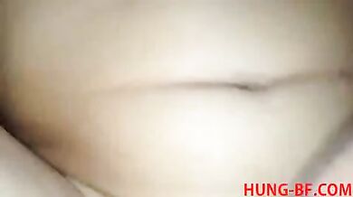 Gay si sega mentre l'amante lo incula