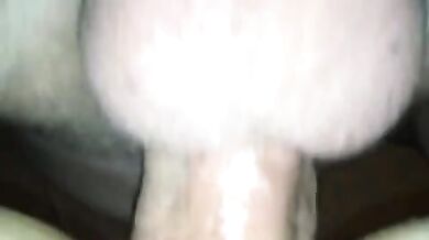 Gay si sega mentre l'amante lo incula