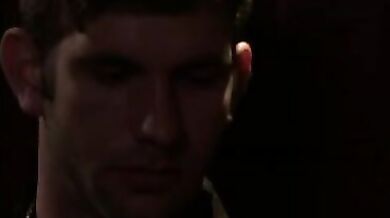 Giovane prete gay inculato