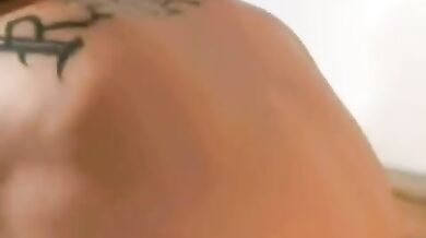 Giovane ragazzo lo piglia in culo