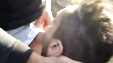 Mi succhio il suo cazzo outdoor