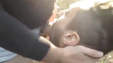 Mi succhio il suo cazzo outdoor