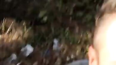 Mi succhio il suo cazzo outdoor