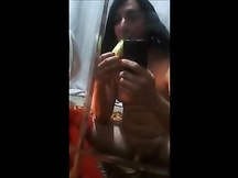 Travestito italiano  in tacchi a spillo si masturba il culo