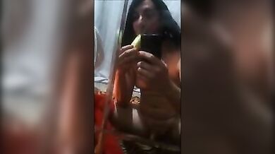 Travestito italiano  in tacchi a spillo si masturba il culo