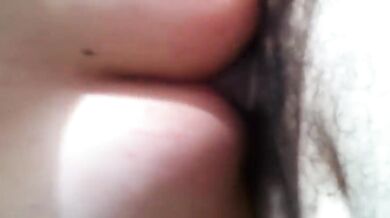 Rosso culetto gay inculato col preservativo