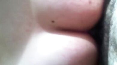 Rosso culetto gay inculato col preservativo